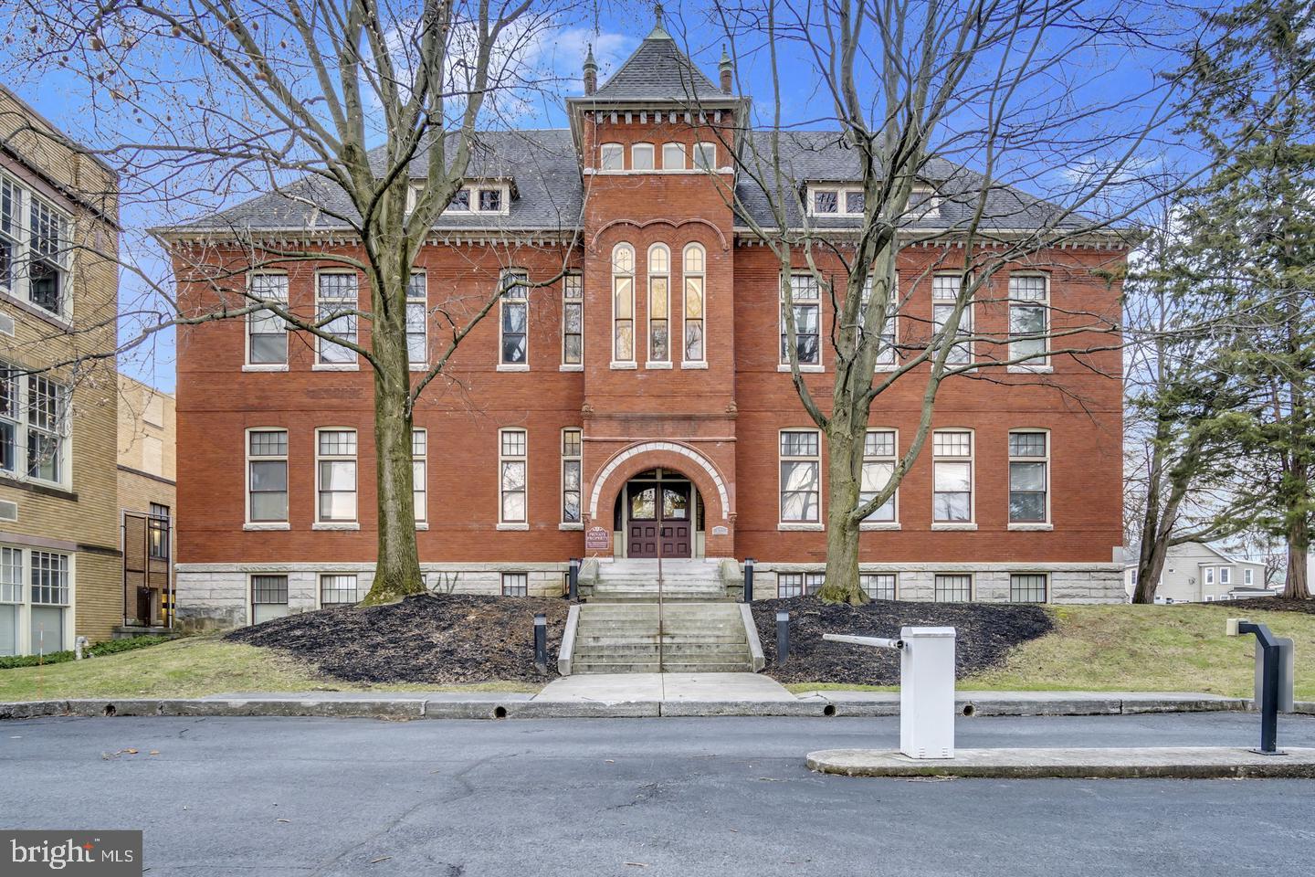 133 W Locust St #221 — photo