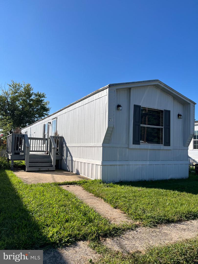 21 Marilyn Dr — photo