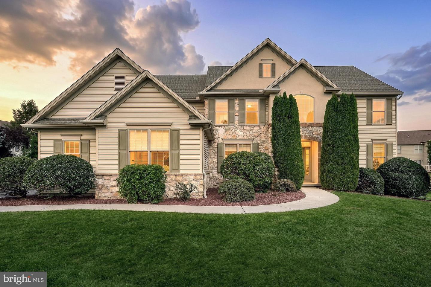 5680 Charlton Way — photo