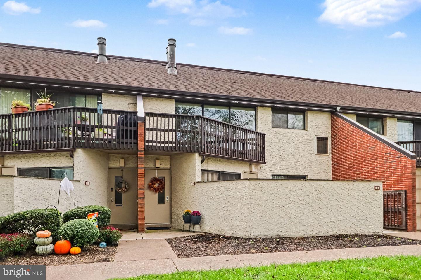 1071 Lancaster Blvd #3 — photo