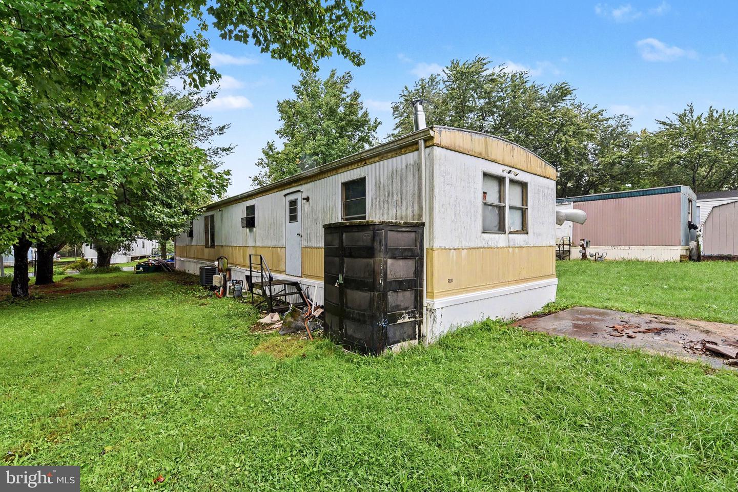 17 Walnut Ln — photo
