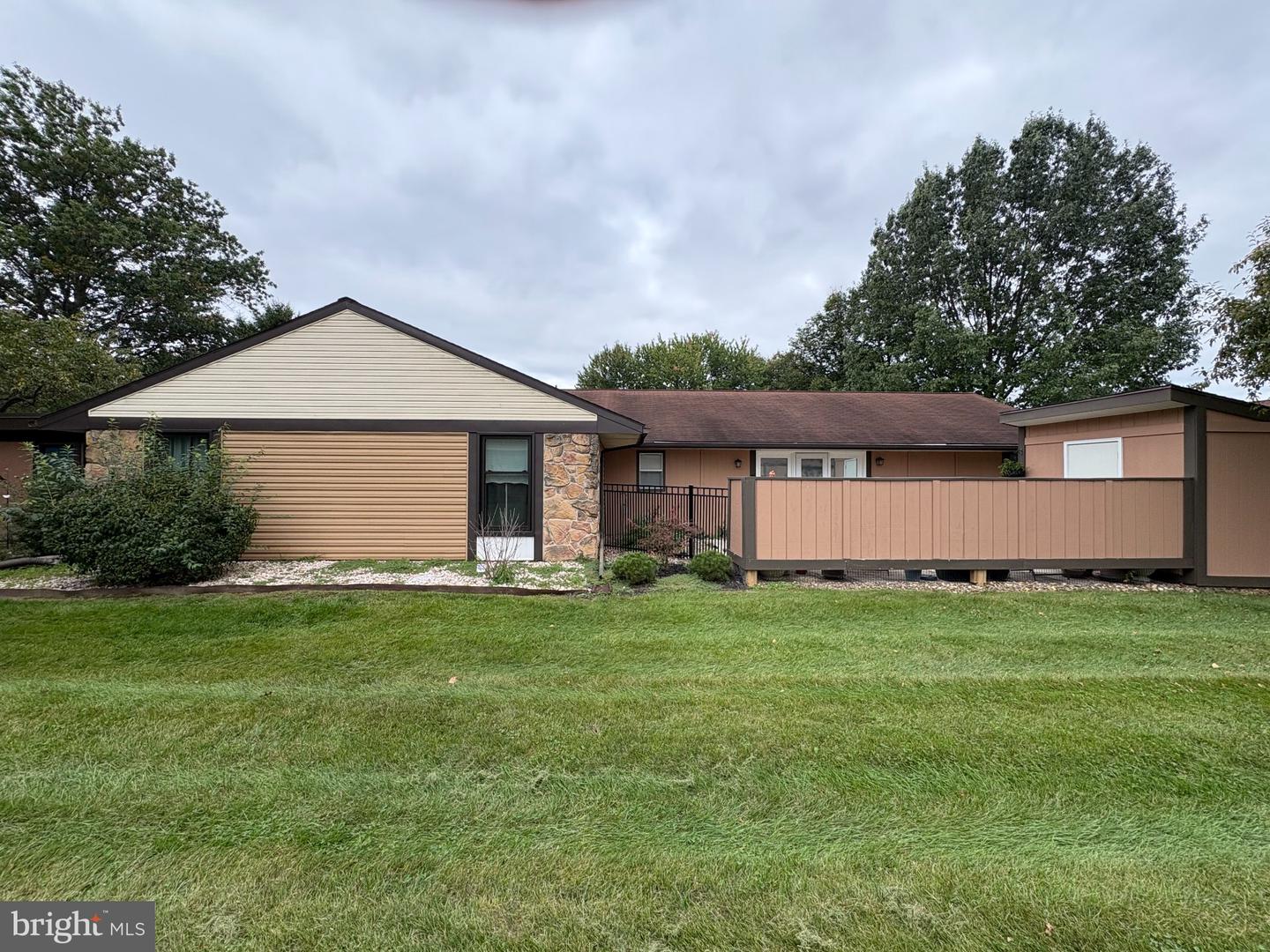 16 Abbey Ct #16 — photo