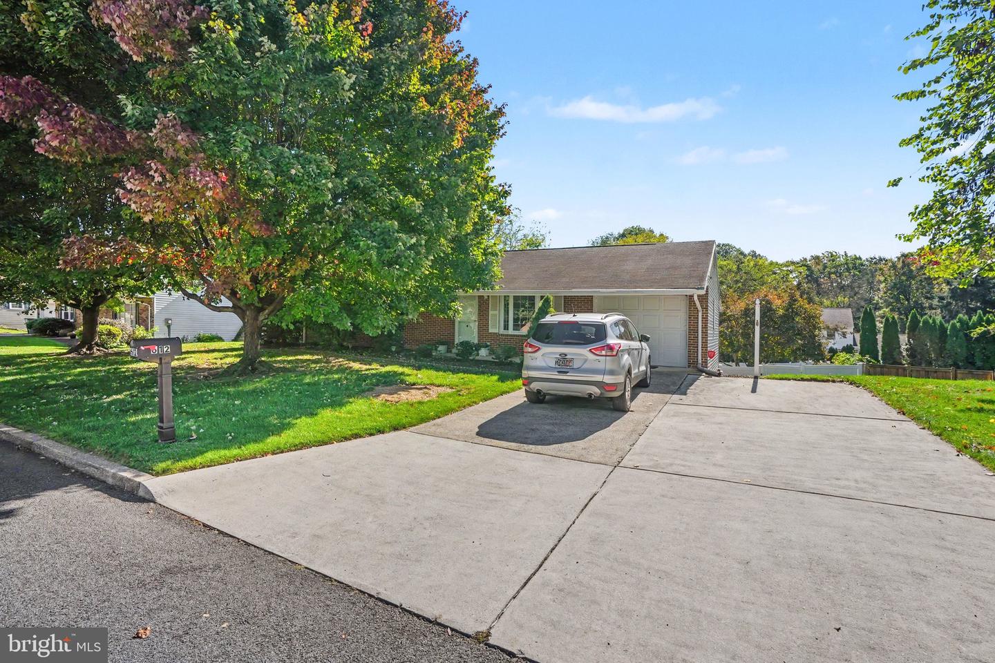 612 Park Hills Dr — photo