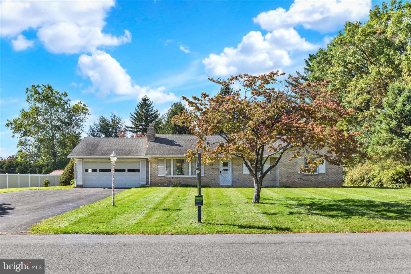 14 Circle Dr — photo