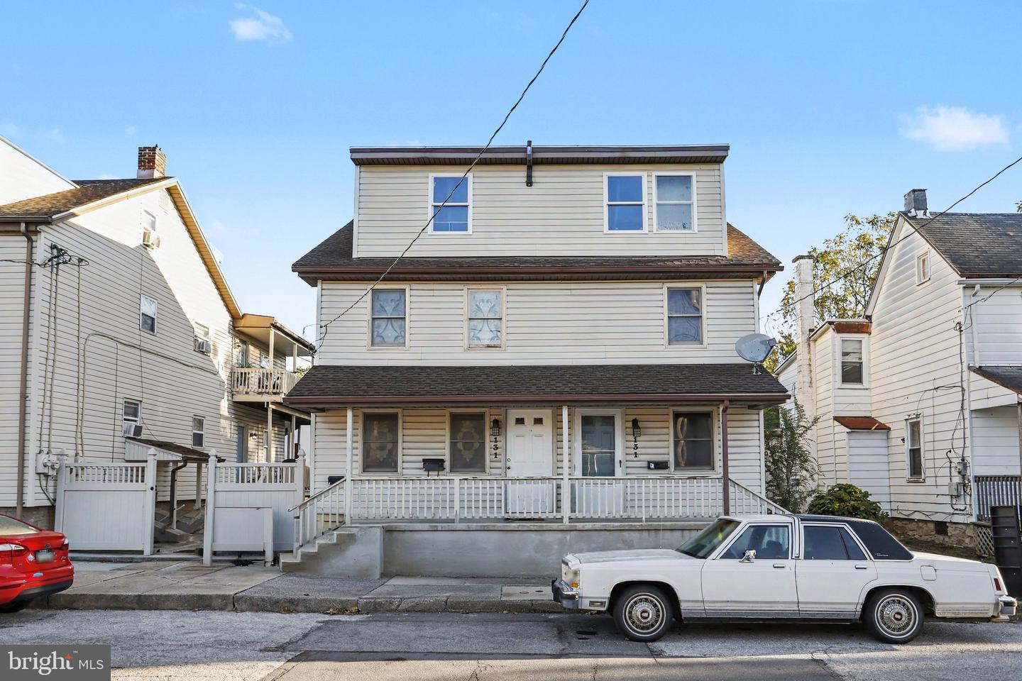 131 S Market St — photo