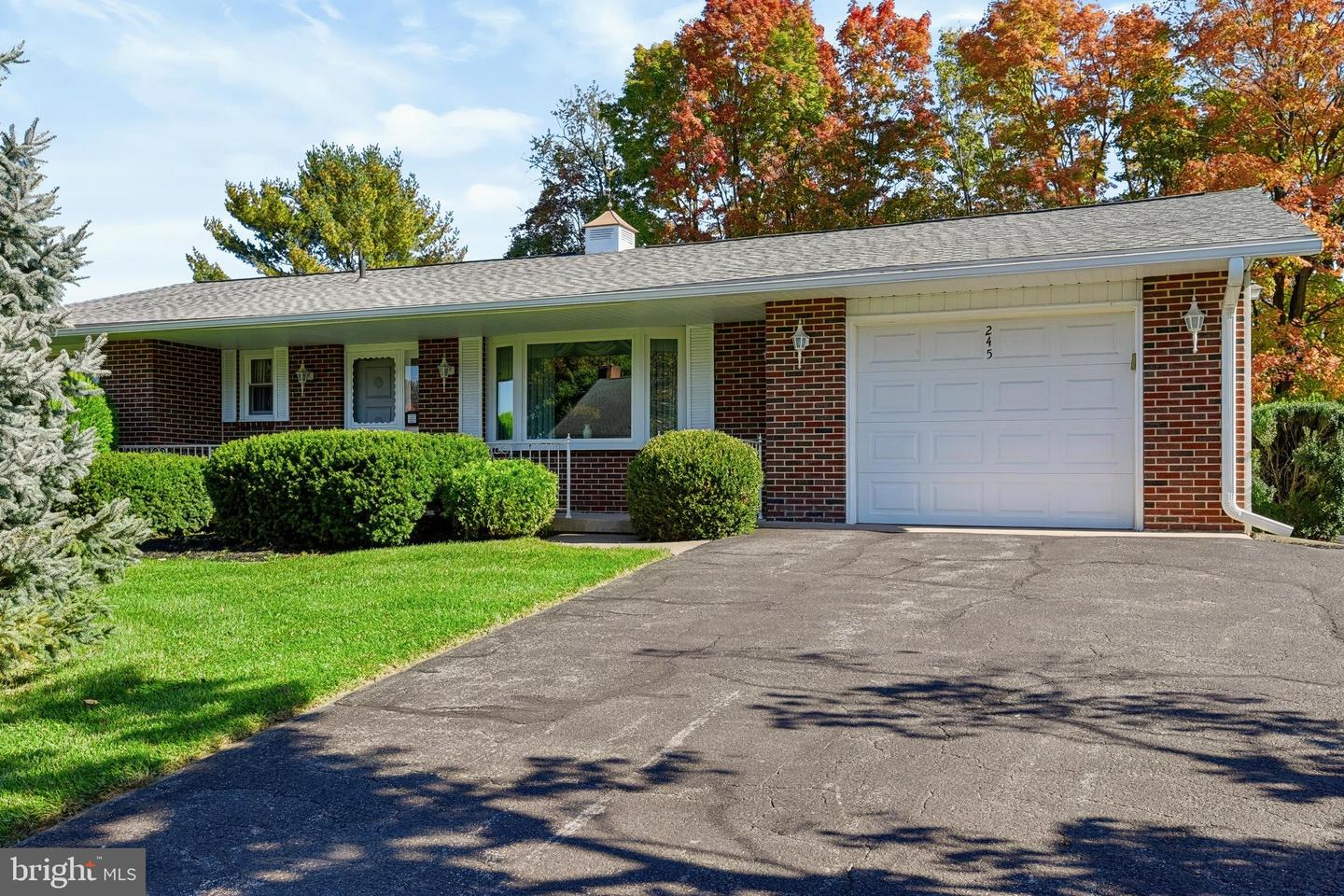245 Deerfield Rd — photo