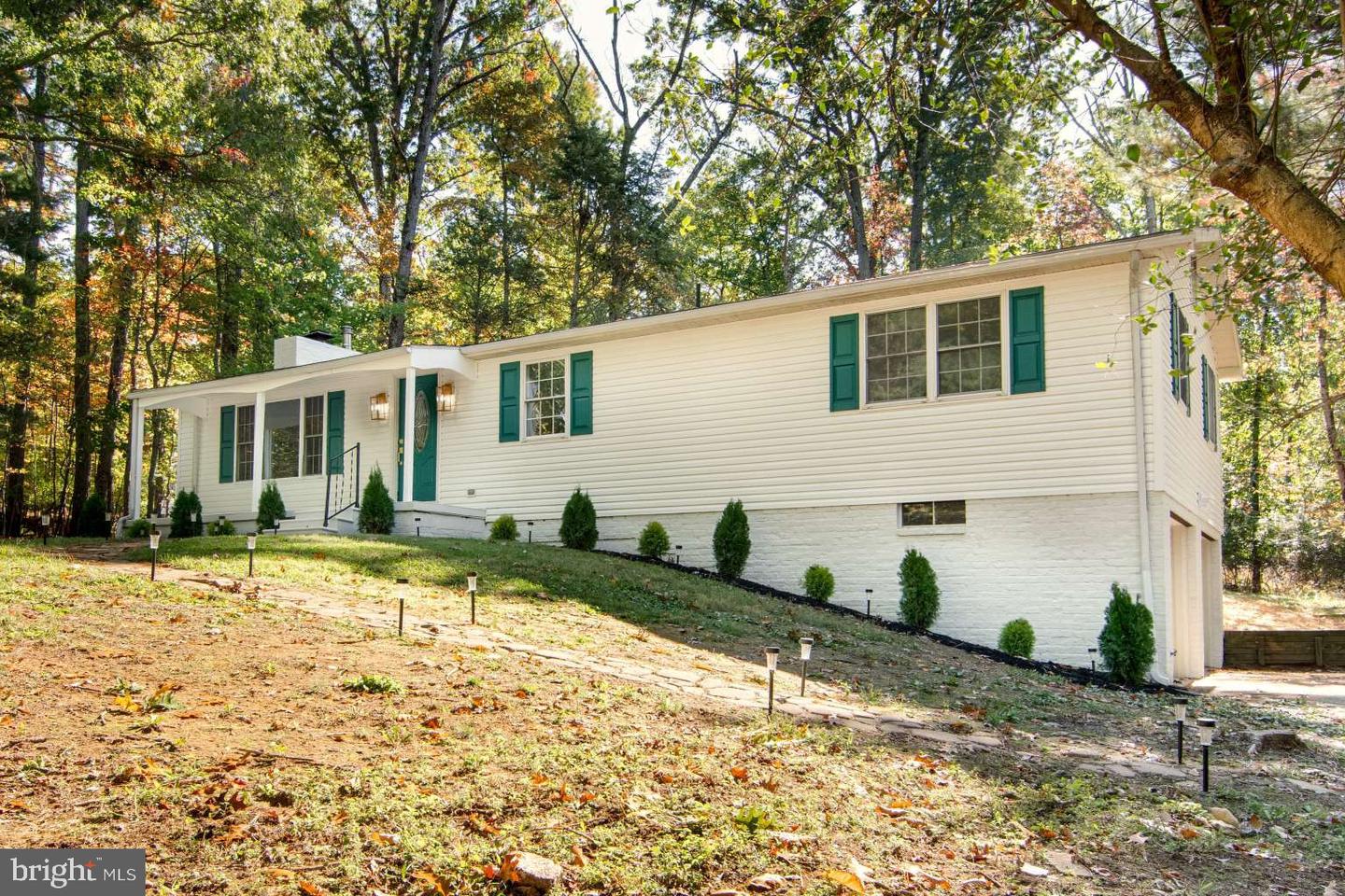 36 White Oak Dr — photo