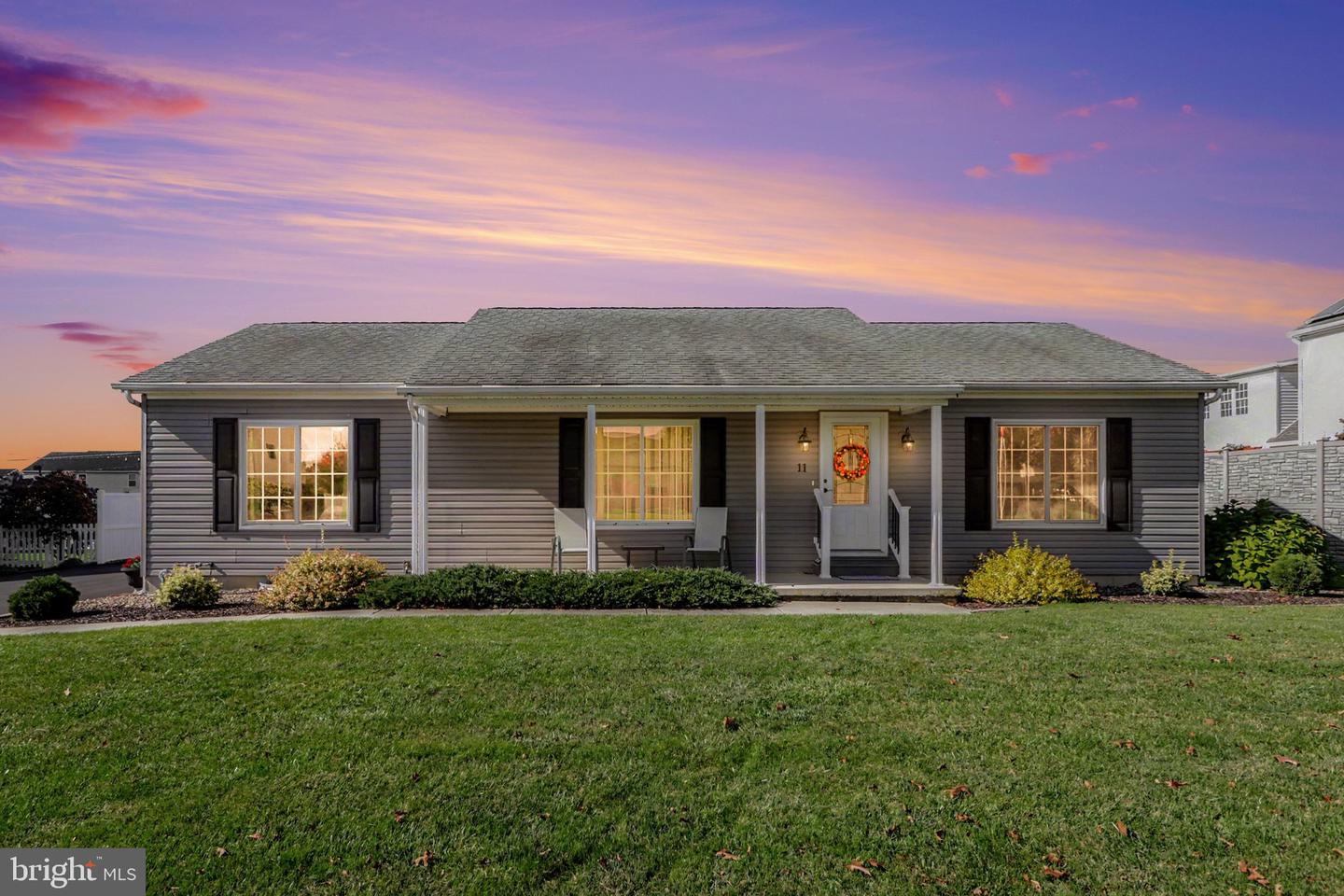 11 Flagstone Dr — photo