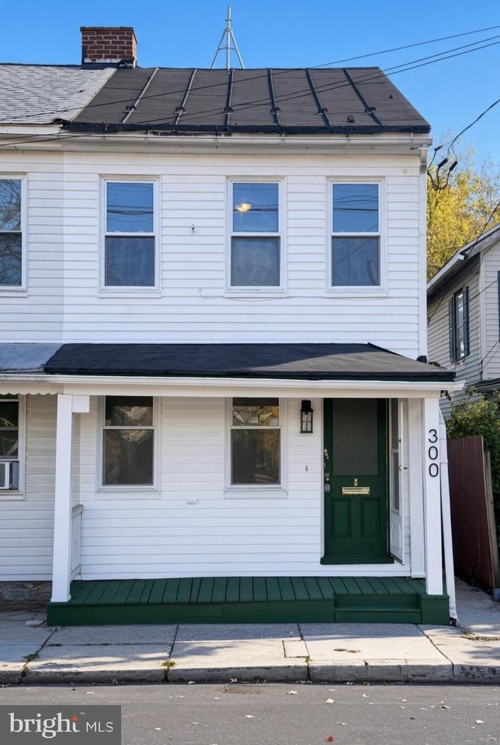 300 E Louther St — photo