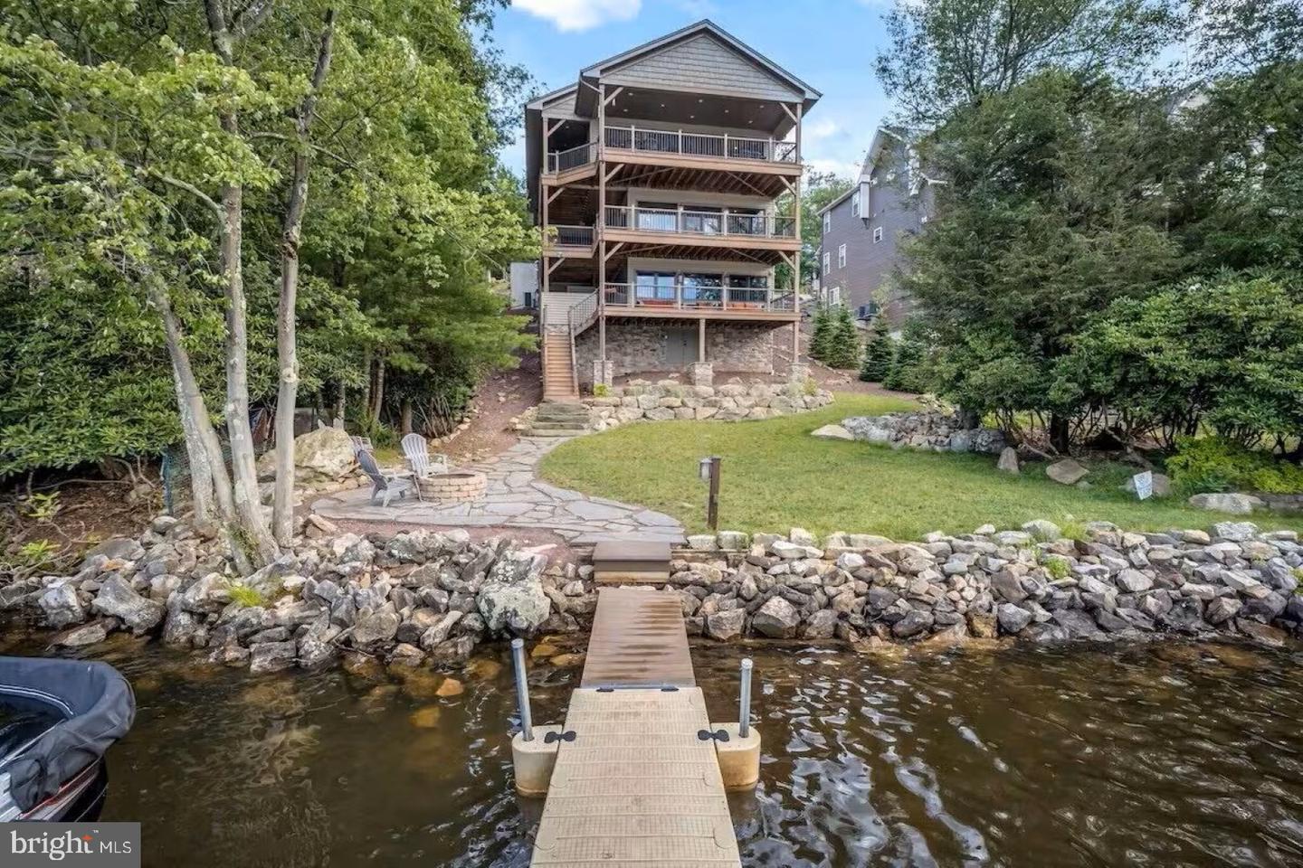 186 S Lake Dr — photo