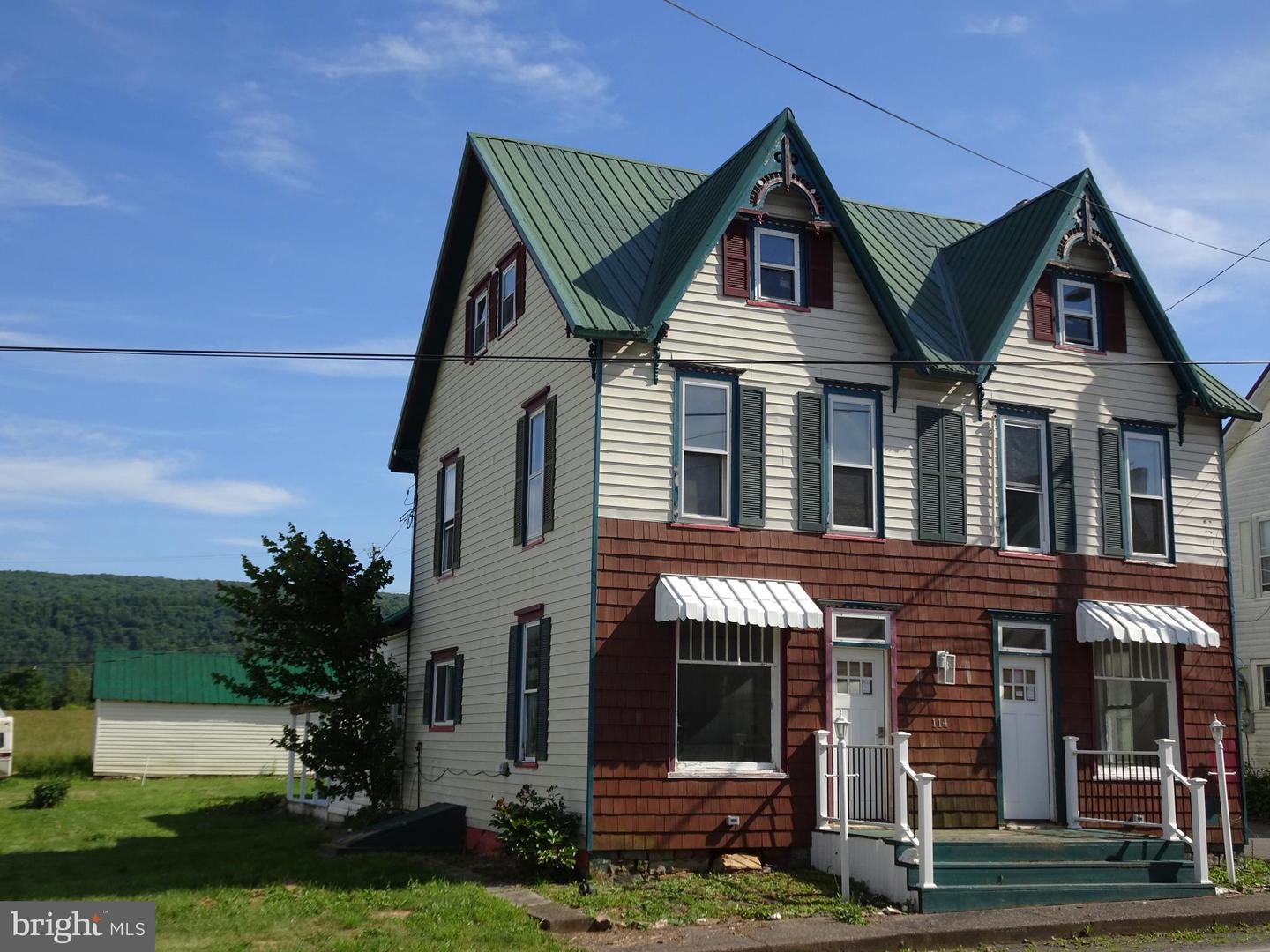 114 W Main St — photo