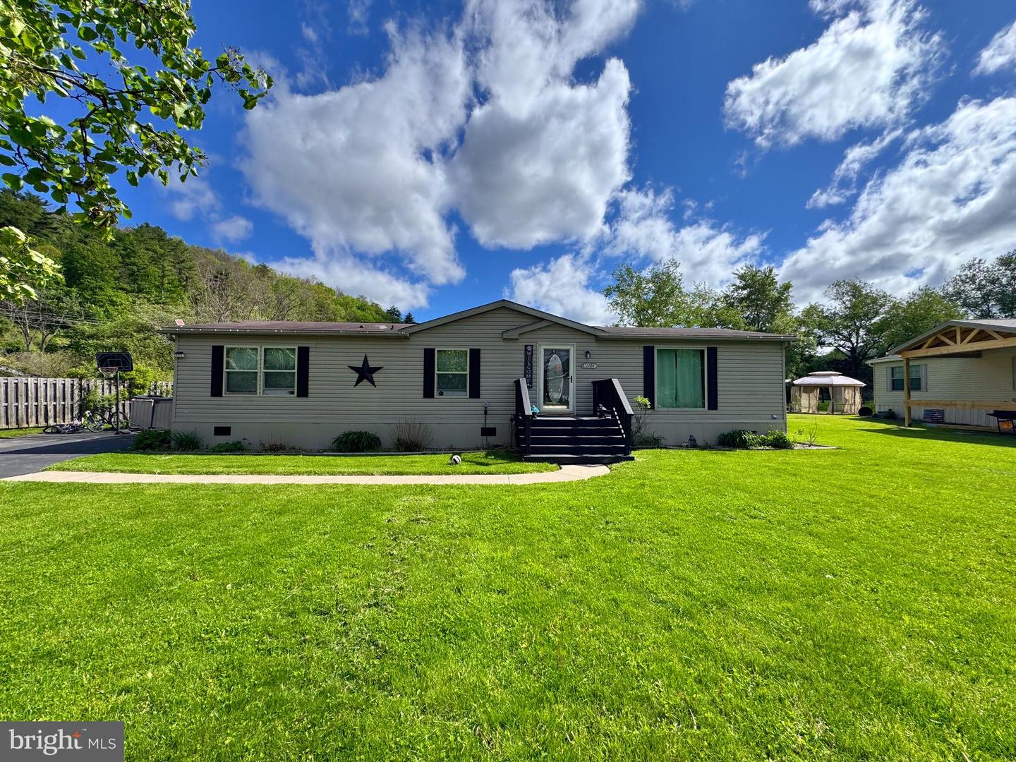 124 Aztec Ct — photo