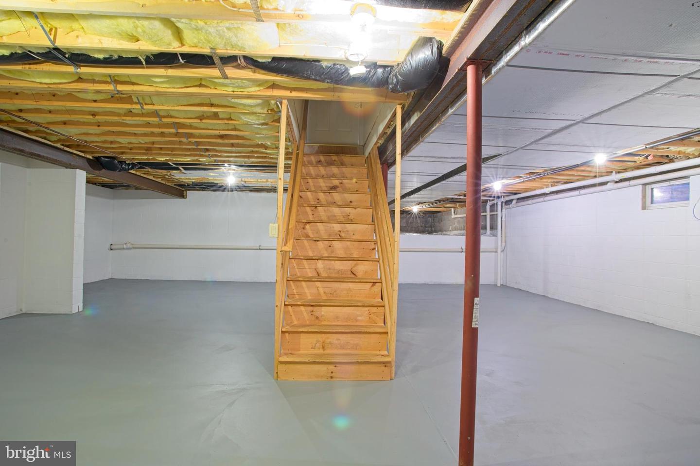 105 Montauk Cir — photo