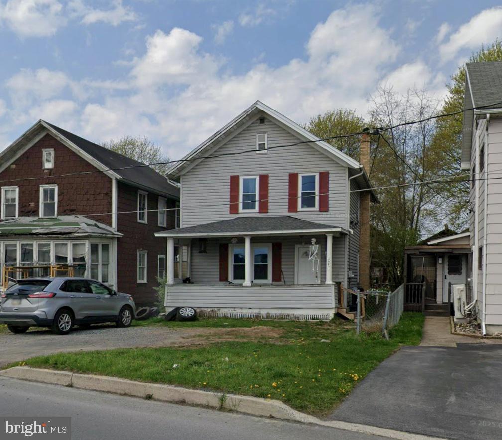137 Railroad St — photo