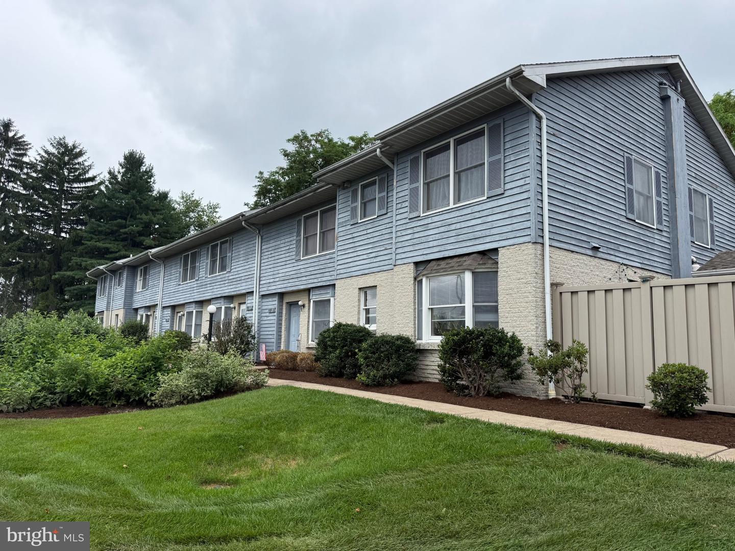 933-3 W Whitehall Rd — photo