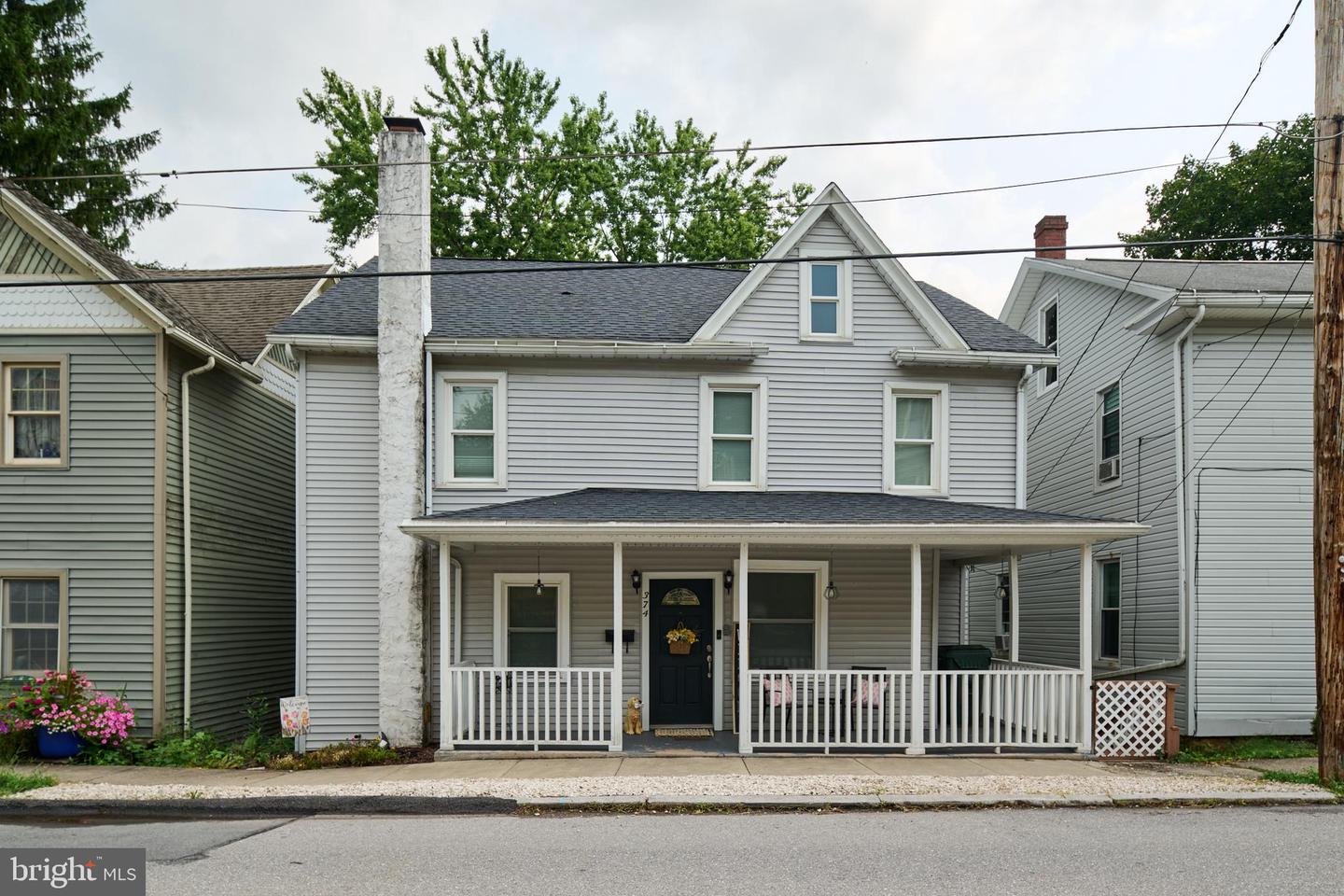 374 Reynolds Ave — photo