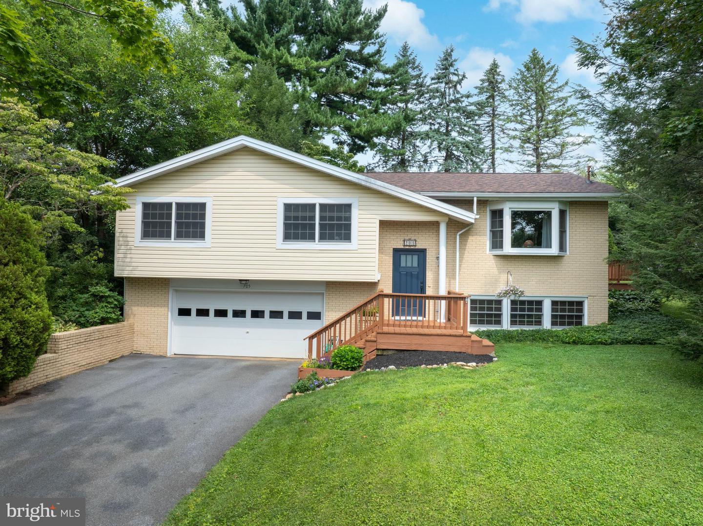 705 Windsor Ct — photo