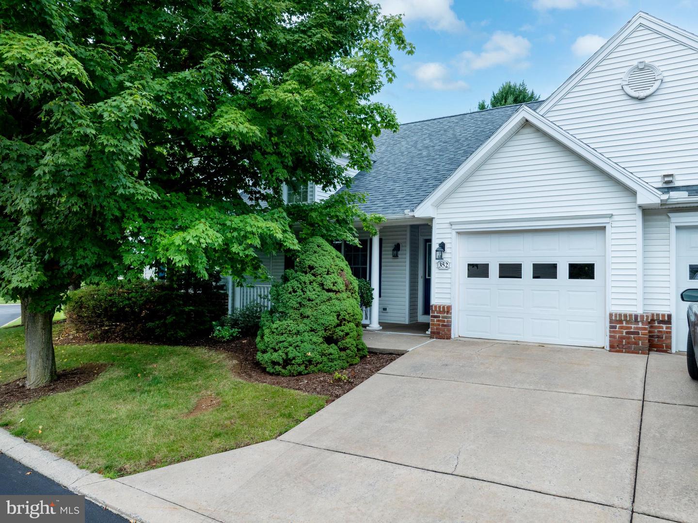 352 Village Heights Dr — photo