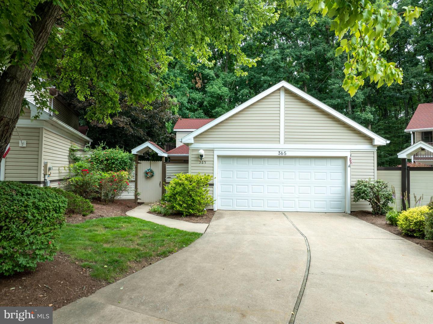 365 Oakwood Ave — photo