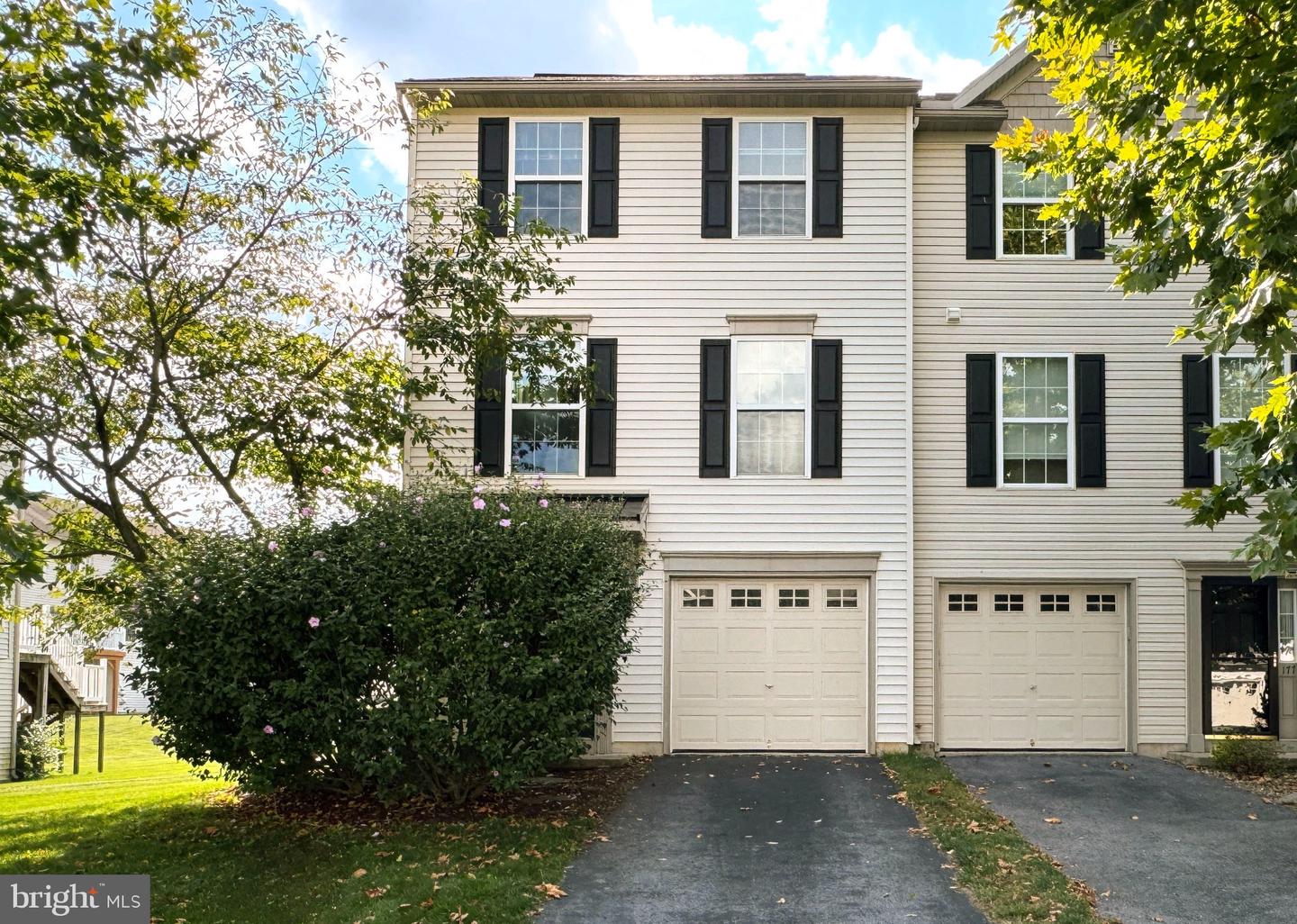 175 Dorchester Ln — photo