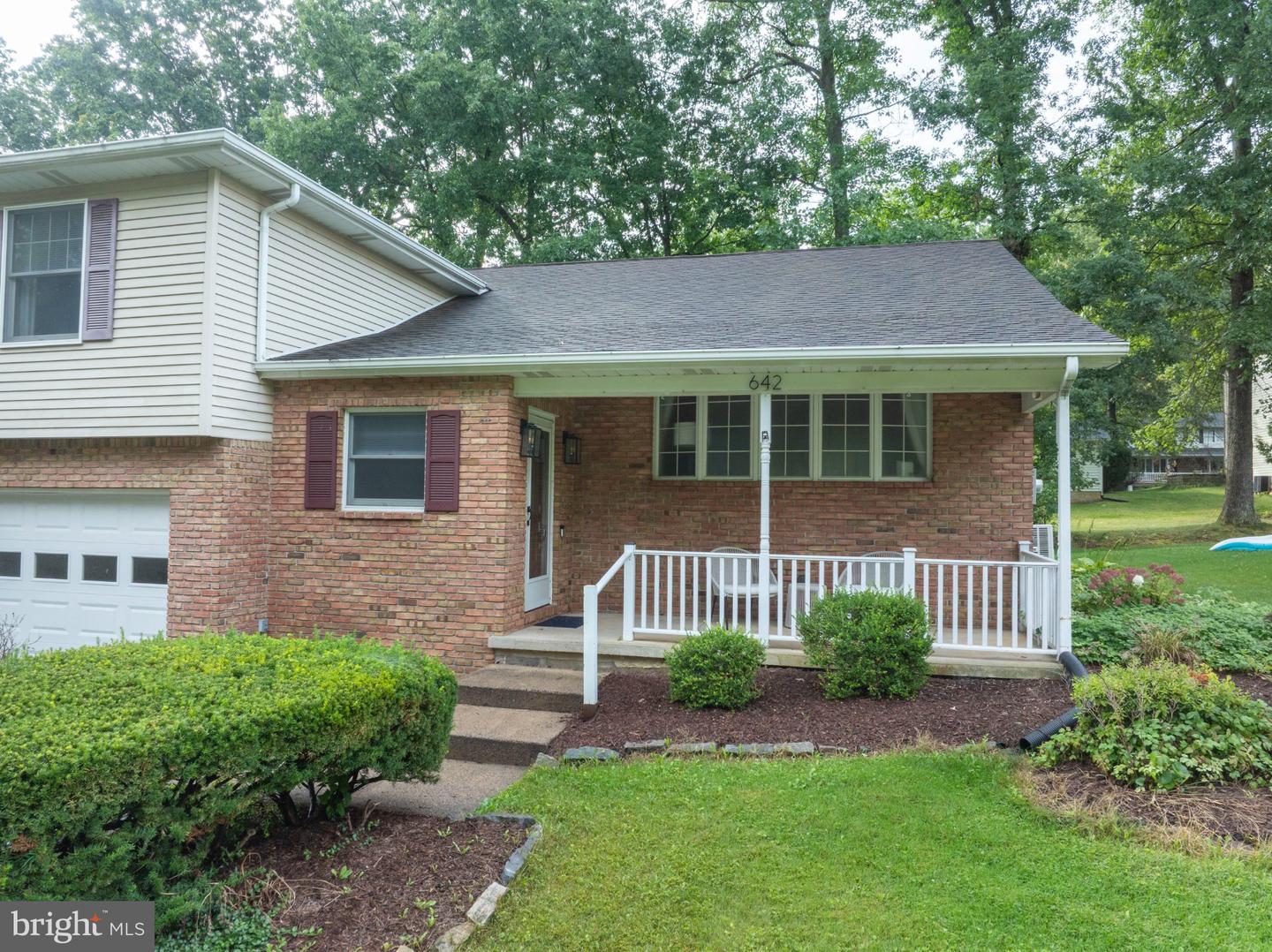 642 Stoneledge Rd — photo