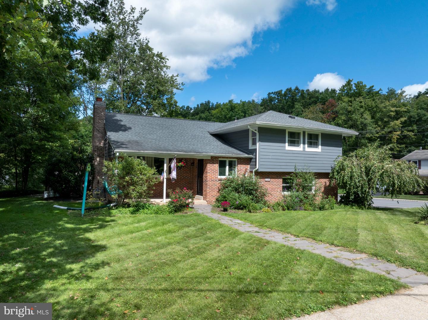 328 Douglas Dr — photo