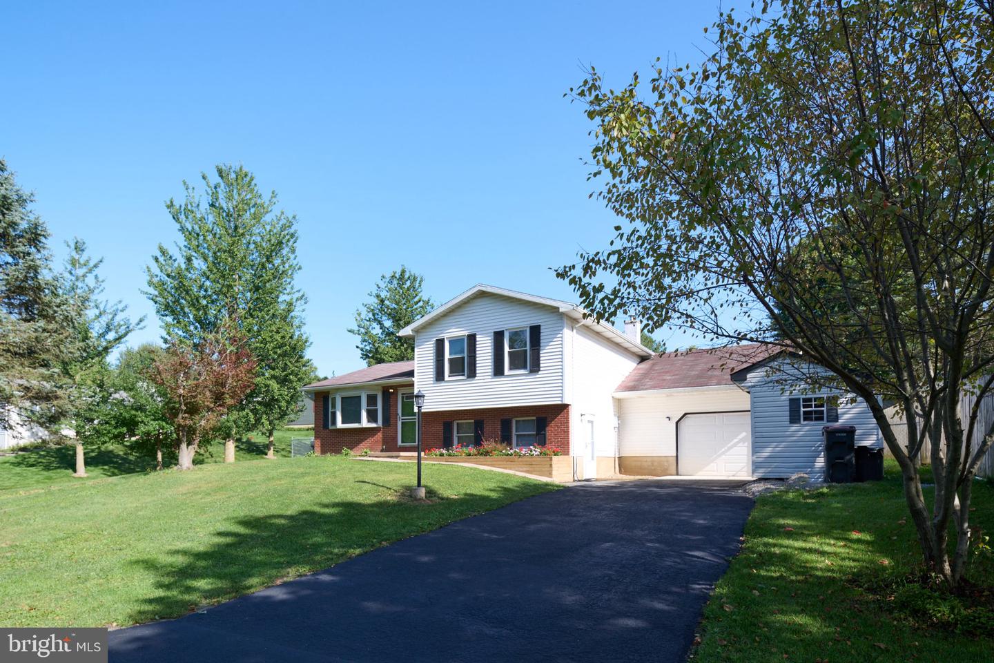 136 Creekside Dr — photo