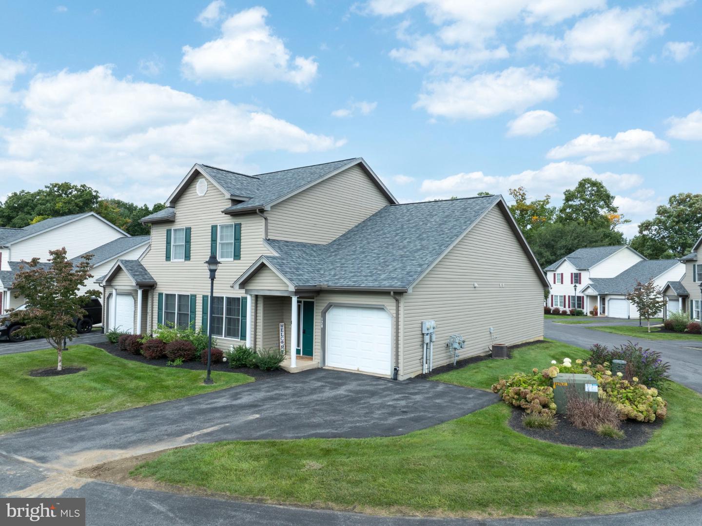 128 Winchester Ct — photo