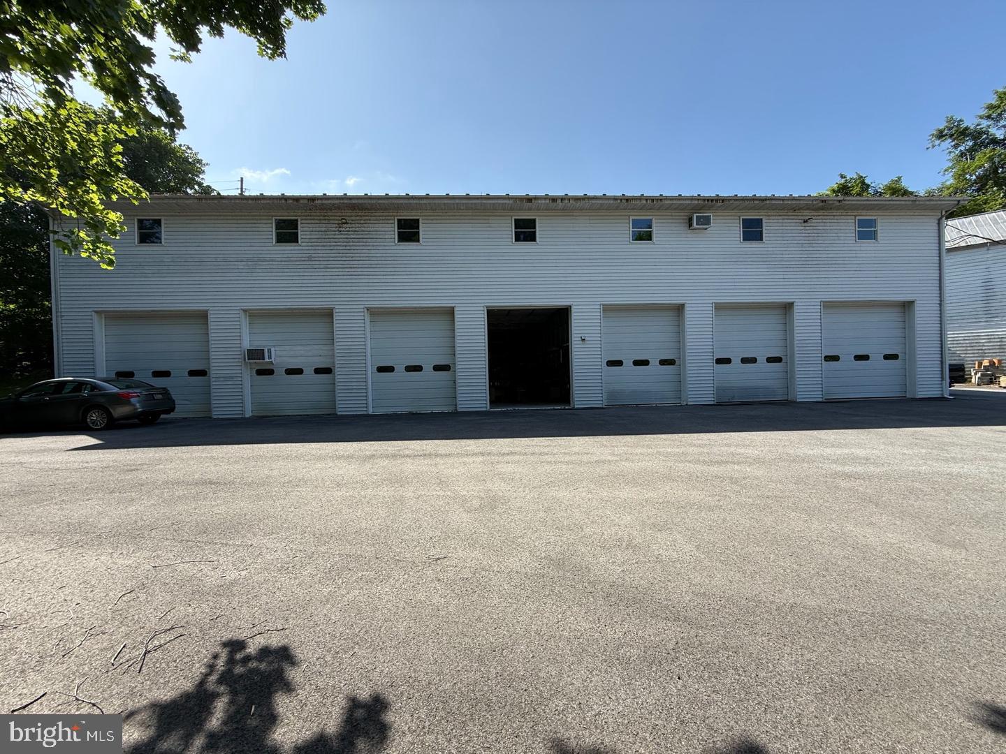 114 E Streamside Pl — photo