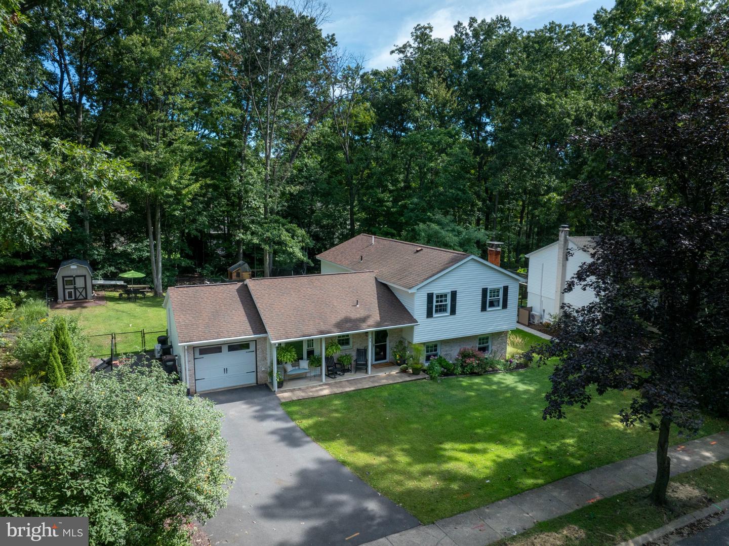 461 Canterbury Dr — photo