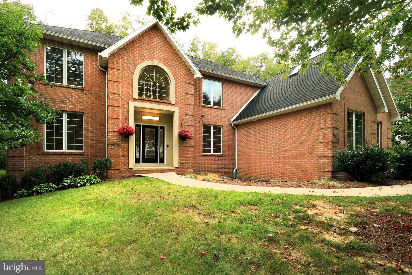 1304 Megan Dr — photo