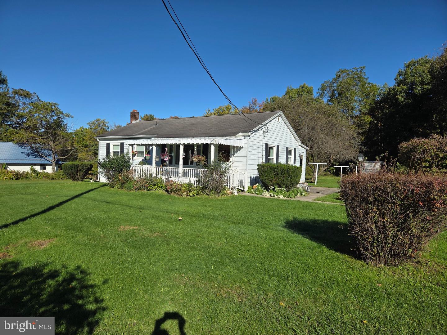 590 E Sycamore Rd E — photo