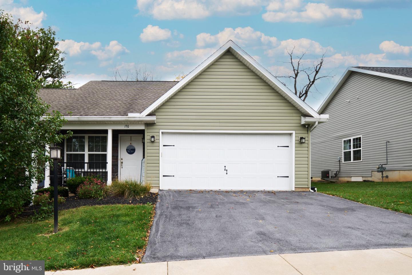 176 Rosehill Dr — photo