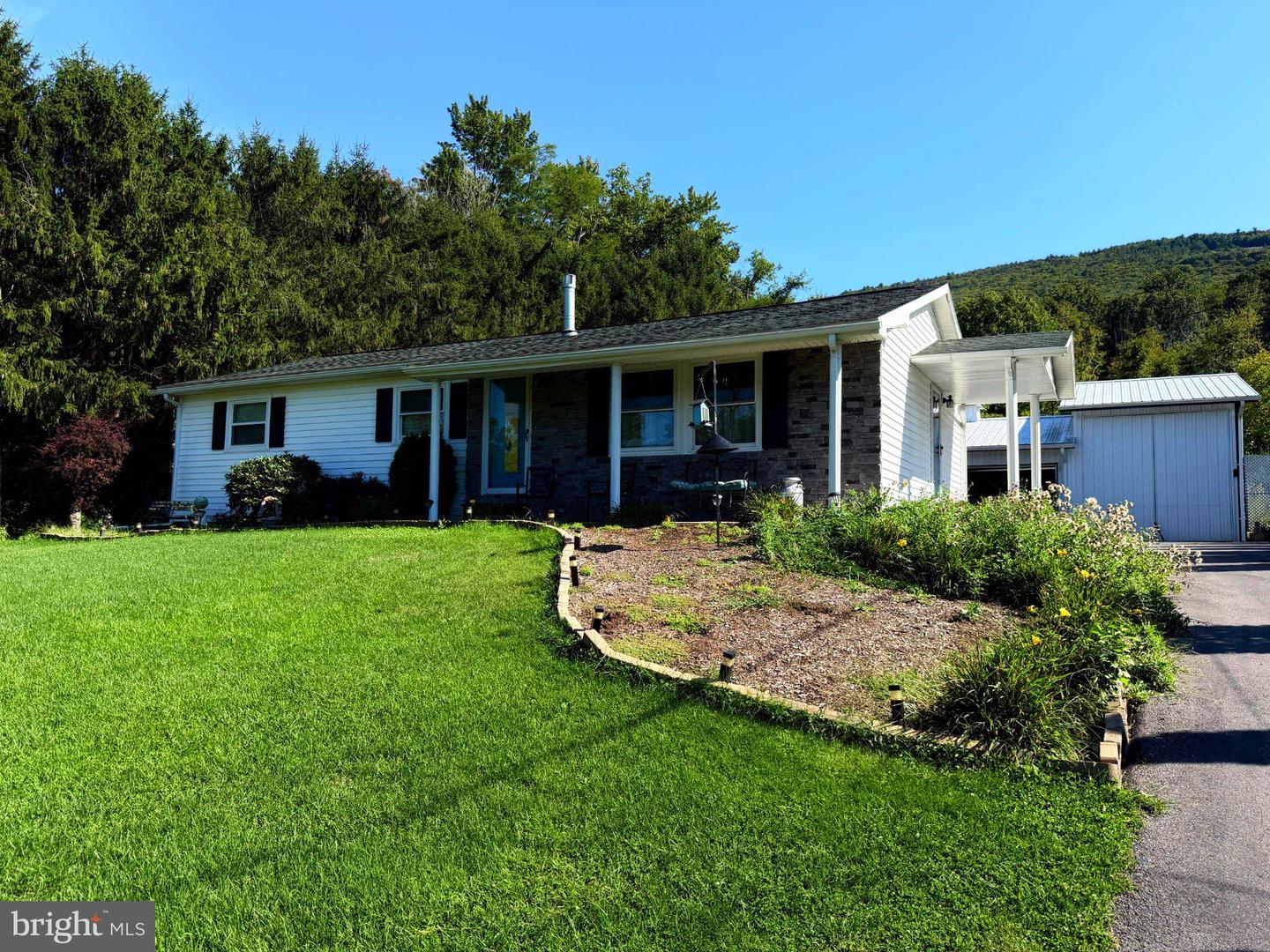 1328 Youngdale Rd — photo