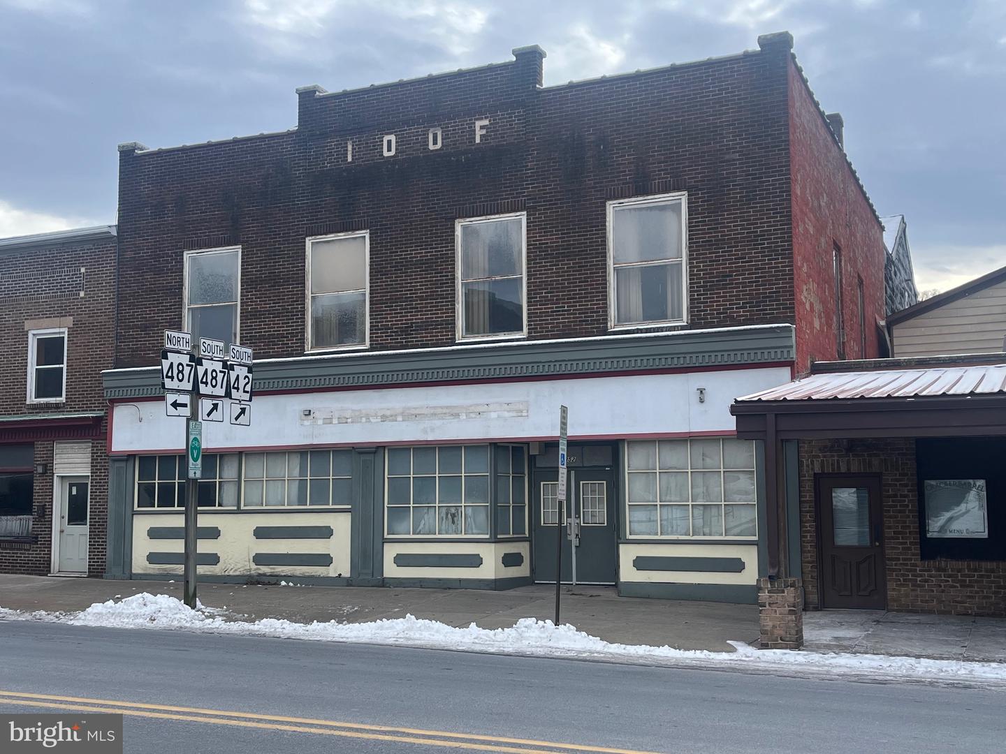 352 Main St — photo