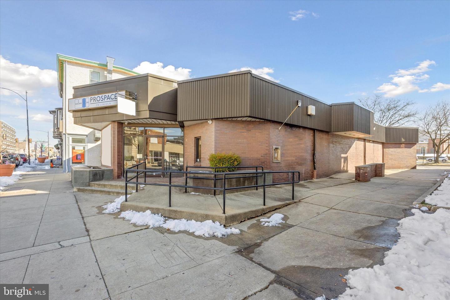 256 E Lincoln Hwy — photo