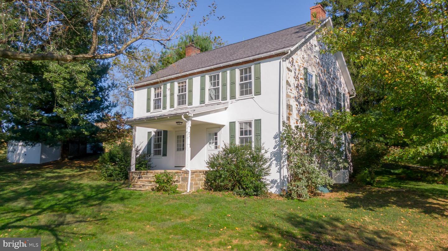 1025 N Chatham Rd — photo