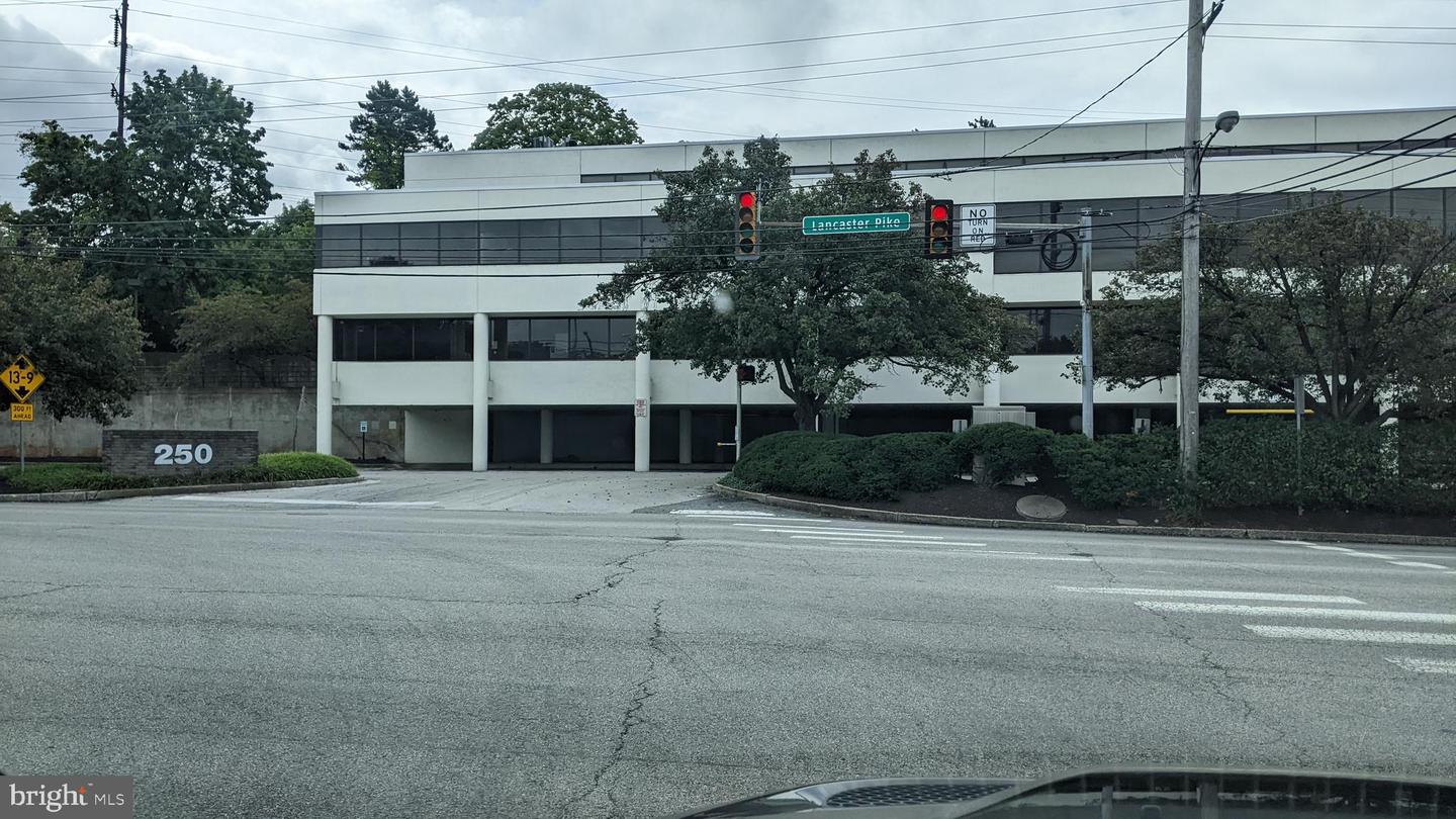 250 W Lancaster Ave #300 — photo