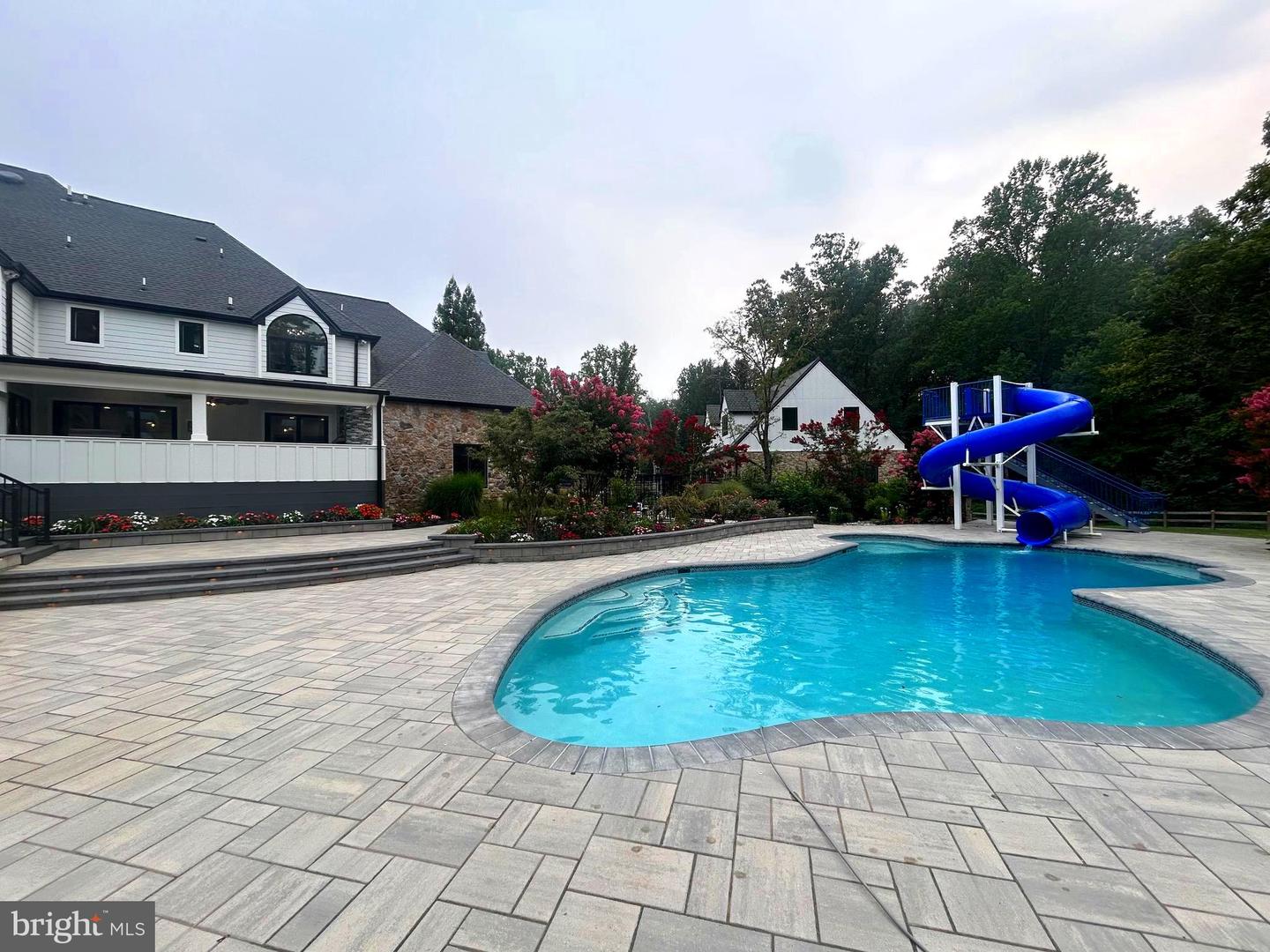 821 Burrows Run Rd — photo