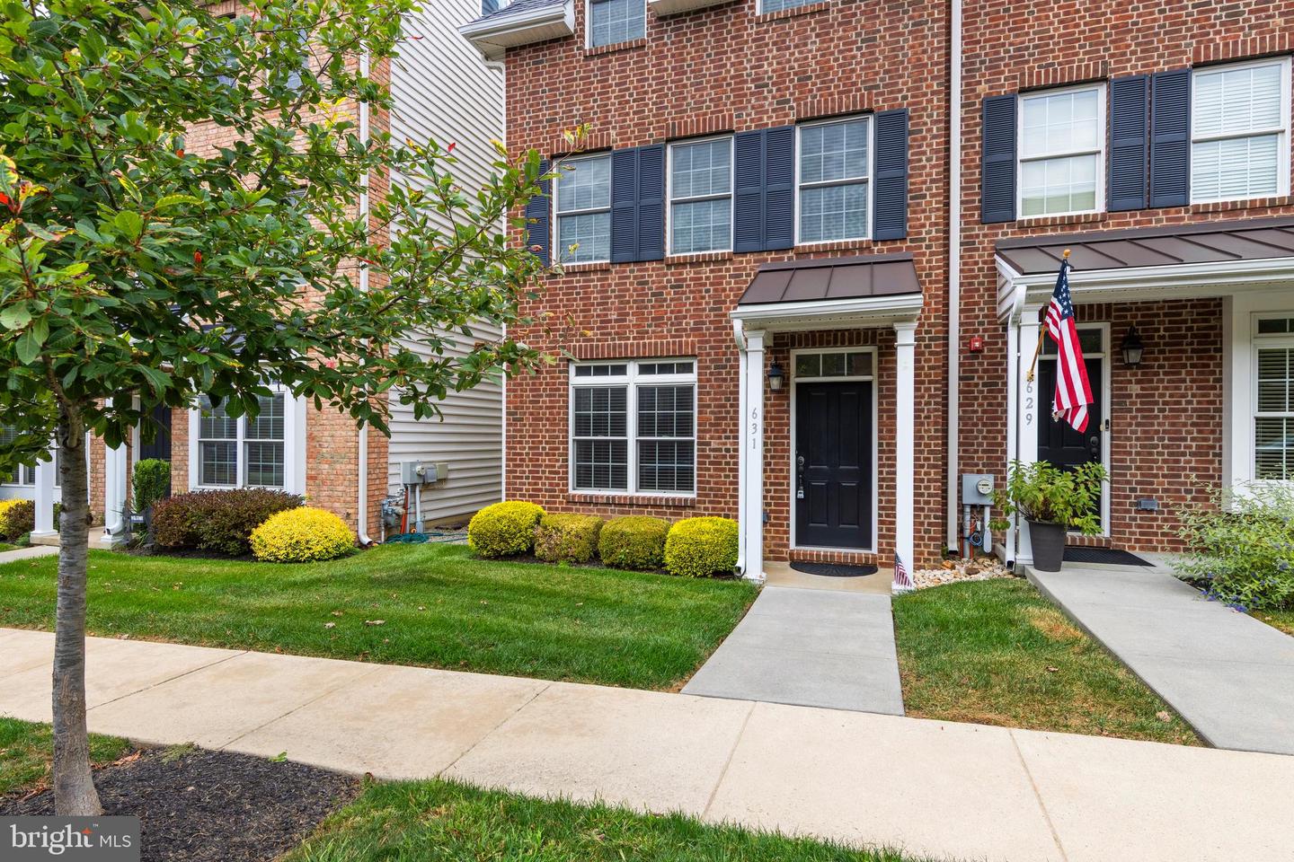 631 W Magnolia Ct — photo