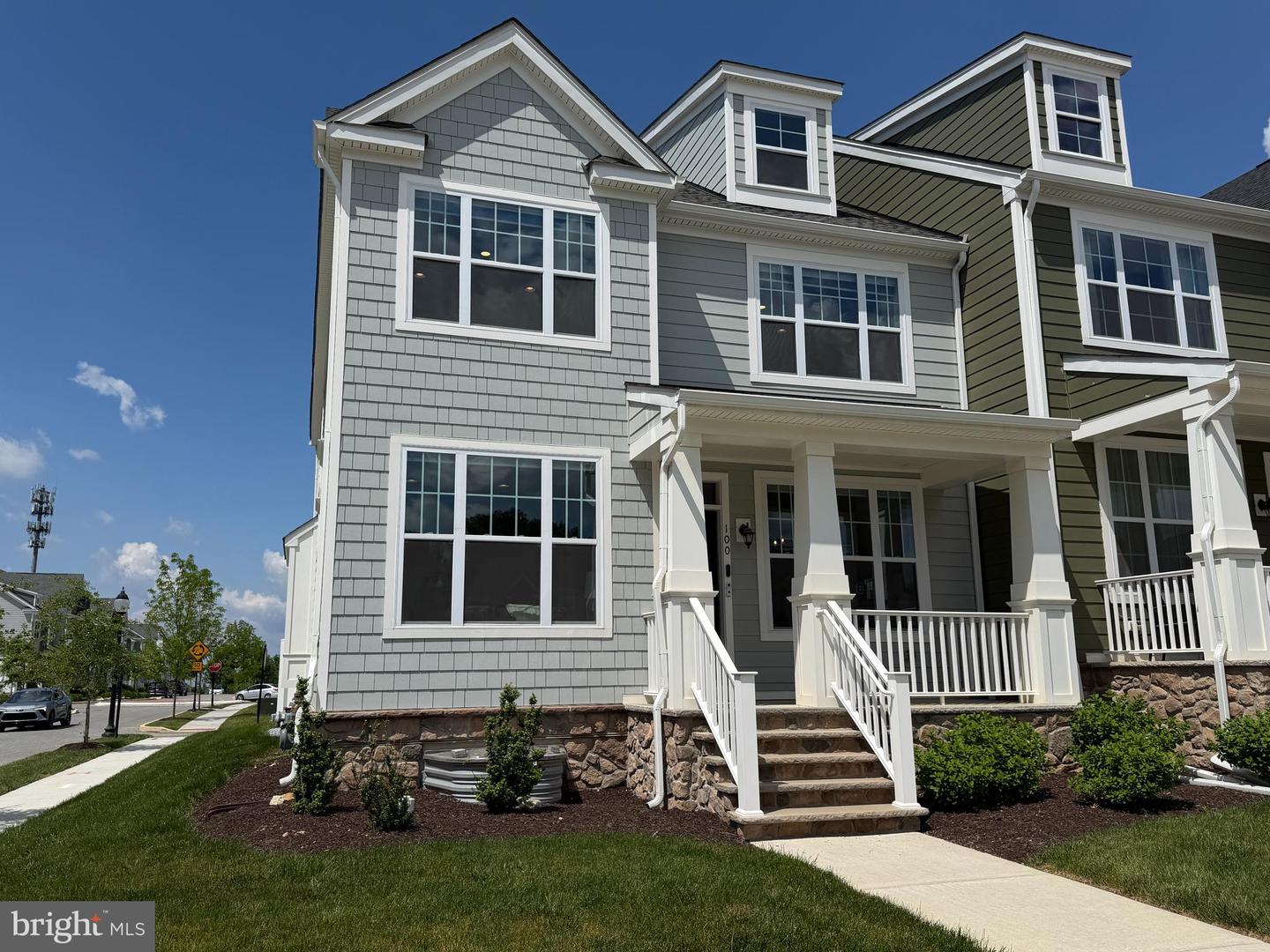 100 Lotus Ln — photo