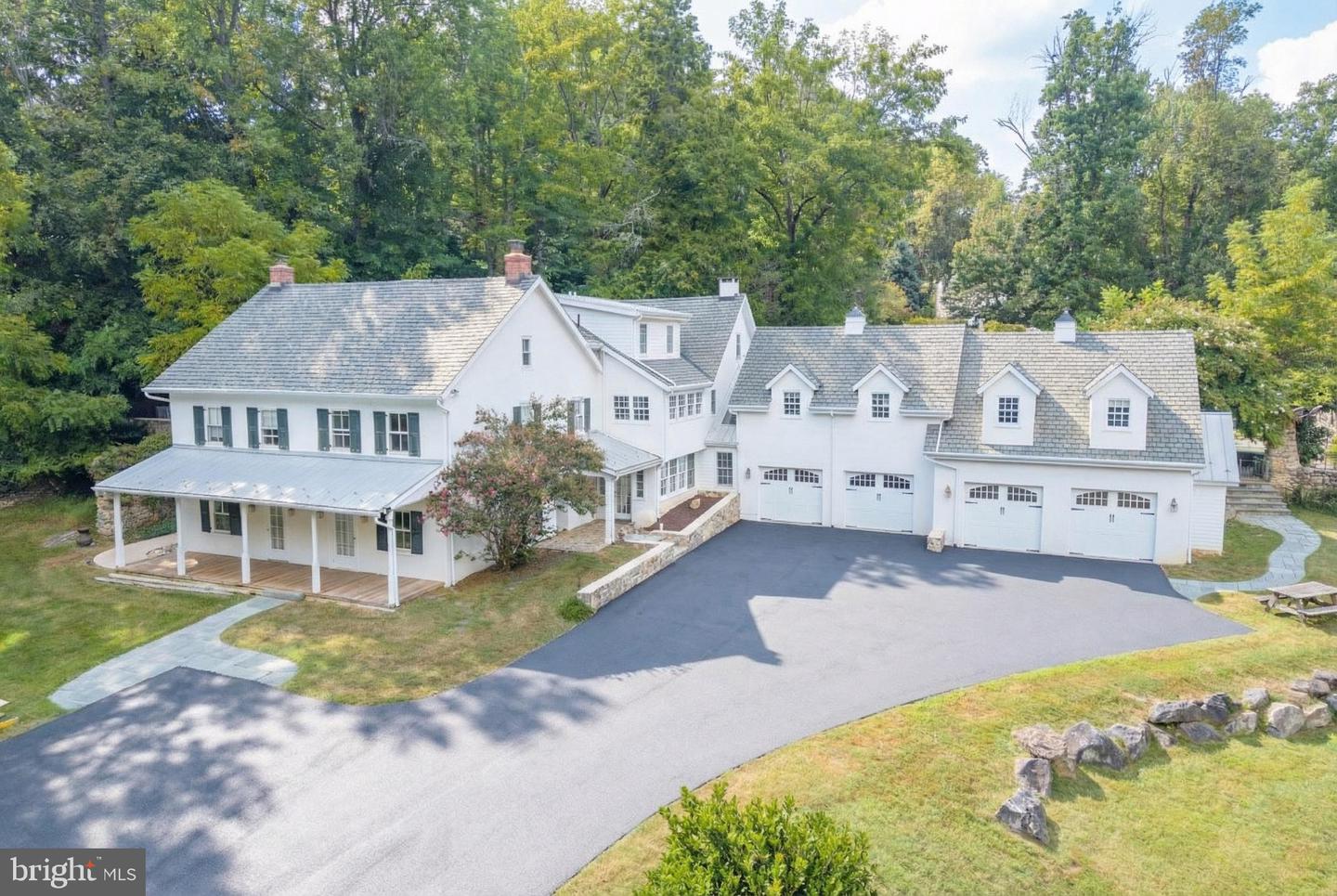 580 Reeds Rd — photo
