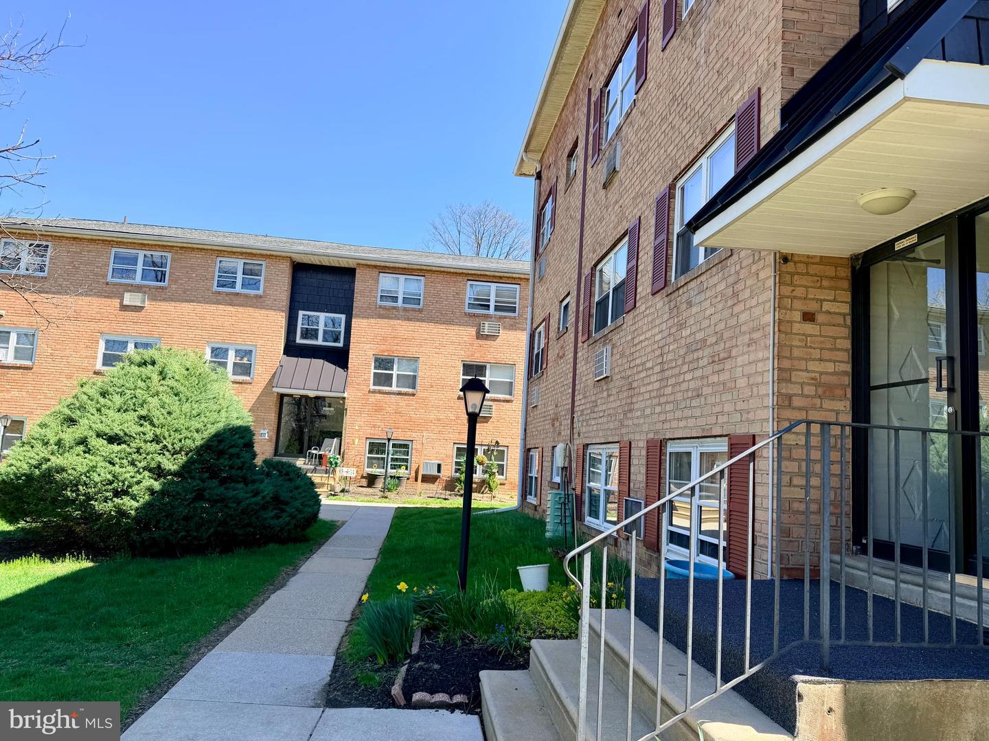 335 E Lancaster Ave #B-14 — photo