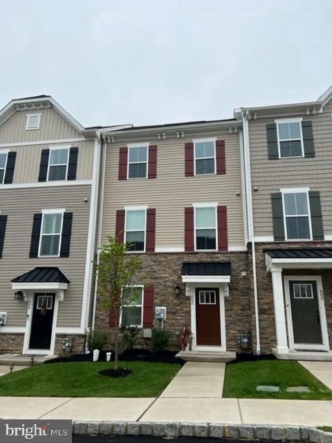 602 Holywell Dr — photo