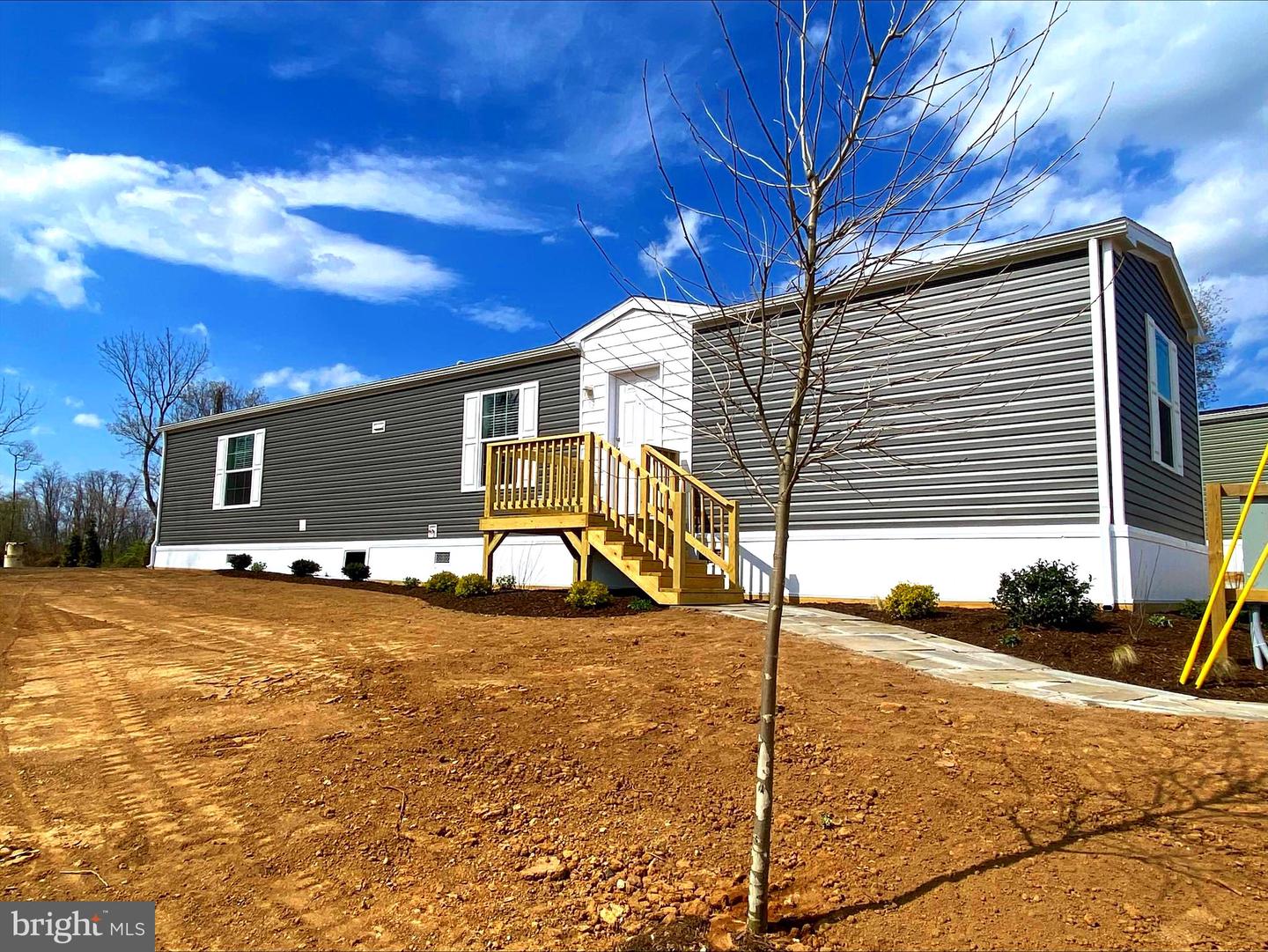 2140 Horseshoe Park — photo