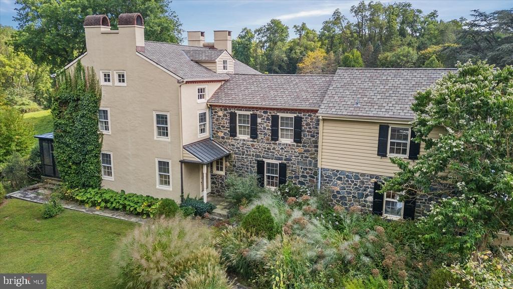 818 Burrows Run Rd — photo