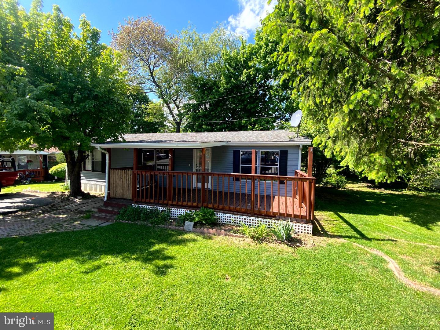 6 Londonderry Ct — photo