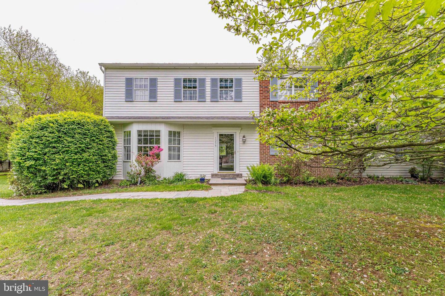 1239 Upton Cir — photo
