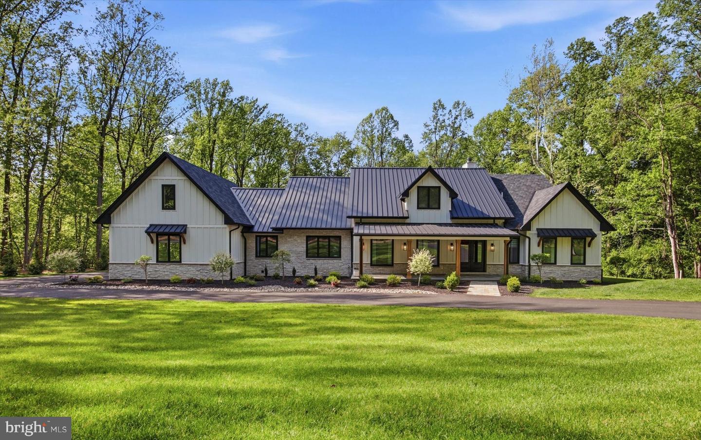 18 Beatty Ln — photo