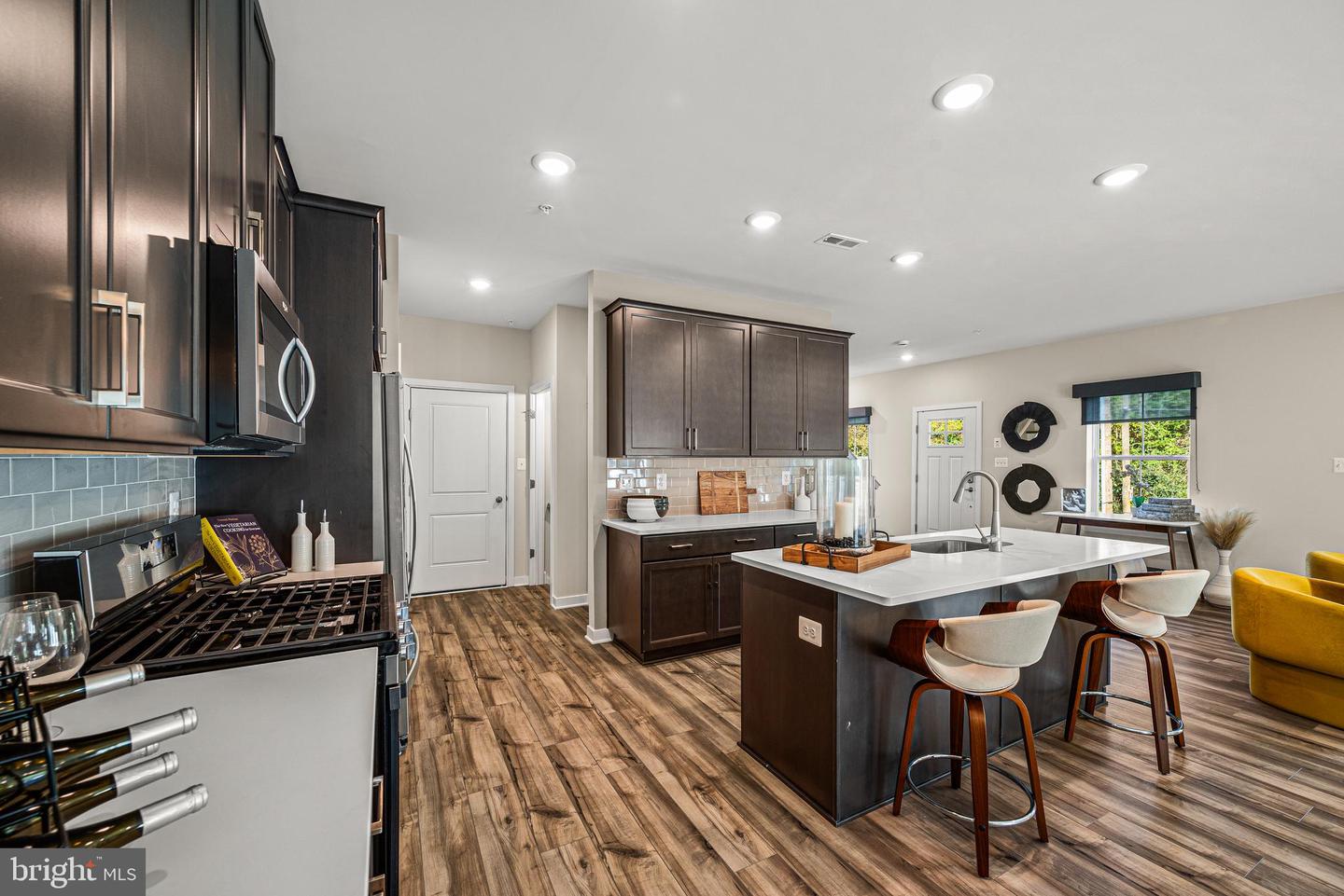 1 Four Leaf Dr — photo